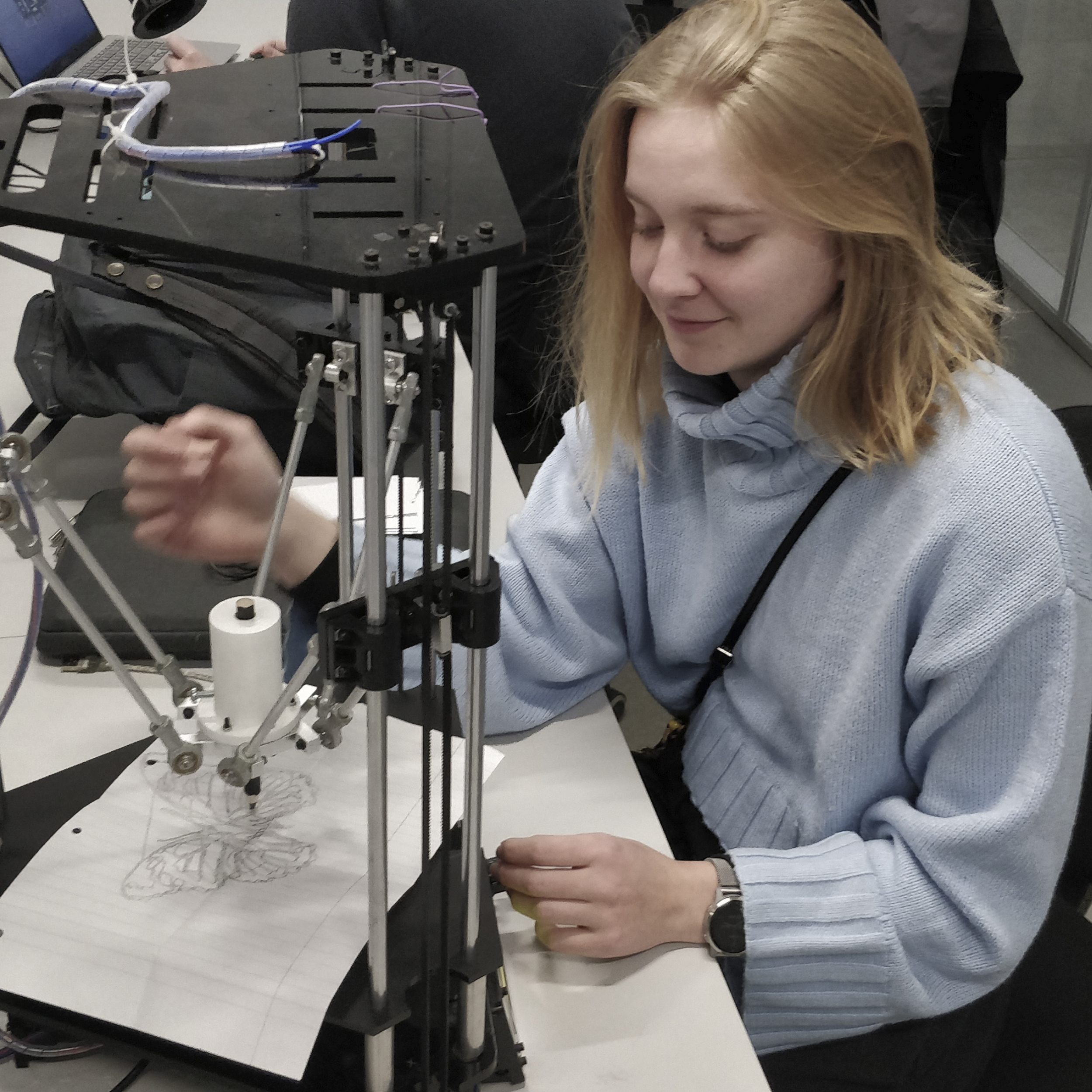 Cornelia læser til civilingeniør i robotteknologi